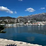 Newborn Hostel Budva